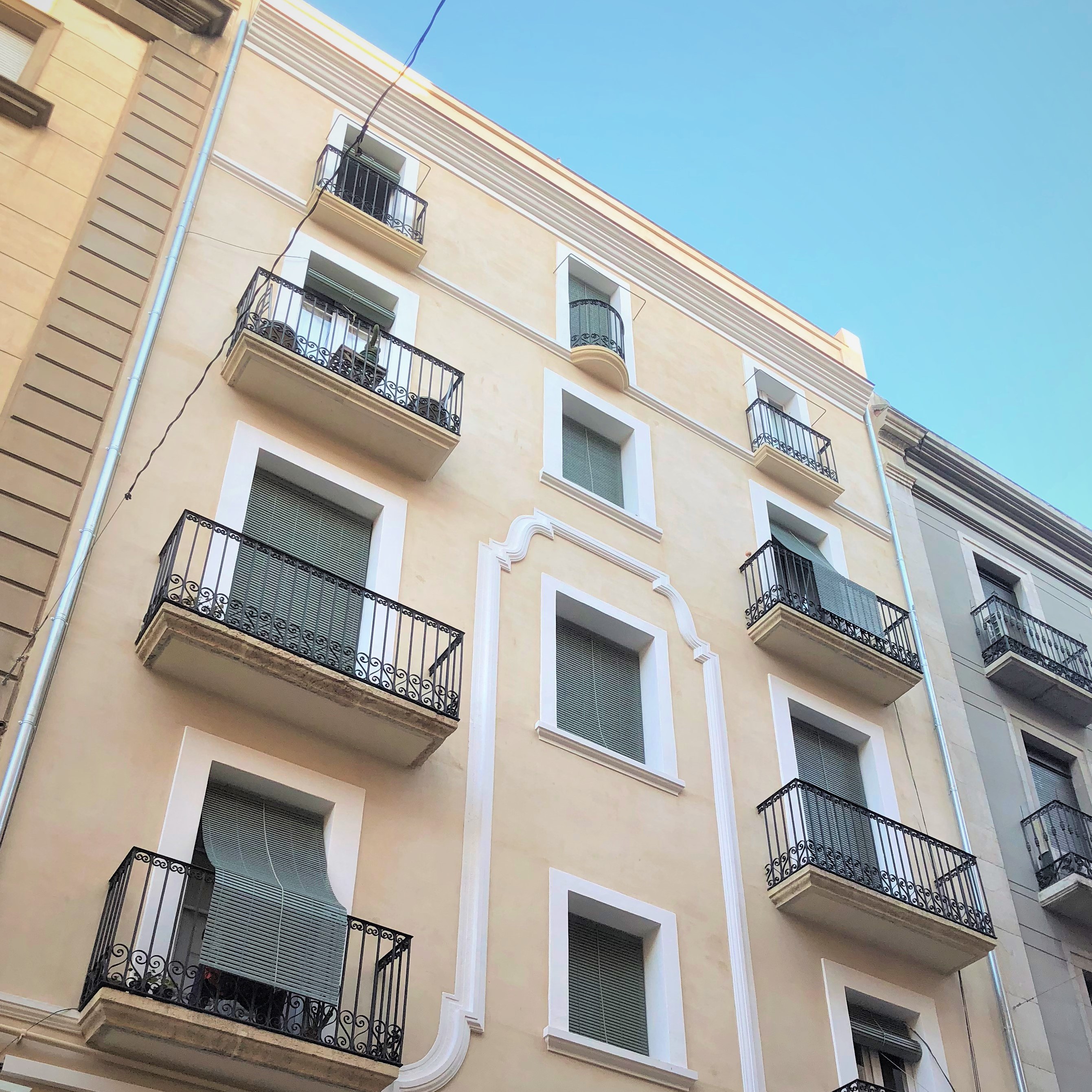 T77 Arquitectura Tècnica i Serveis Immobiliaris pisos en venda i lloguer a Tarragona. Els teus xalets i cases en venda a Tarragona, Properties Real Estate Agency.